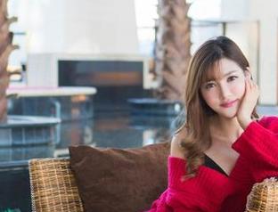 爱蜜社 – 原图里的小热巴，她的女人味儿真服气，照片就像是把每一寸都藏了心事。