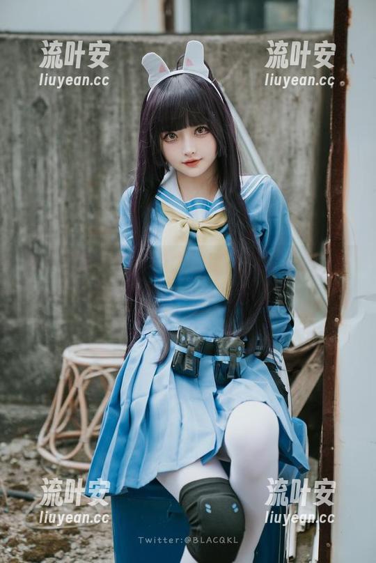 看！白莉爱吃巧克力的比基尼作品集，高清得像在你面前闪烁的微光。