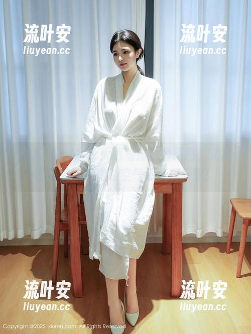 秀人网 - Milk大萌私拍短裙原图，这裙子厉害了，能让空气都变得轻盈！