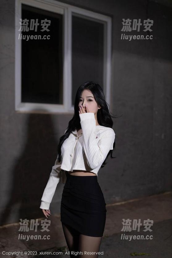 秀人网 - 妮儿Bluelabel这套高清裤里丝，拍得让人无意间流口水……