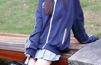 秀人网 – 在外撸串和拍照：安然的户外写真，高清到必须买保险啊！