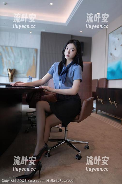 秀人网 - 油田溪溪的制服时刻——原图下载，捏紧你的钱包不要掉啊！