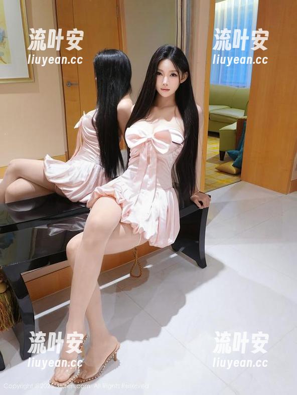 秀人网-艾小青 秀人网 - 瑜伽?哦,原来是艾小青展现出另一种版本的‘摔跤’!看原图,不信你也能学会。