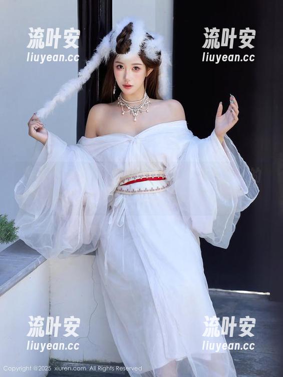 秀人网 - 要说短裤，陈怡曼coco这次的写真真把裤子的窗户大开了！