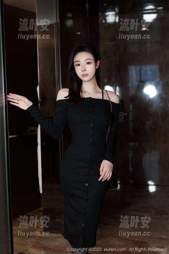 秀人网-鱼子酱fish 秀人网 - 鱼子酱fish在户外的高清分享,可能风景都妒忌她吧