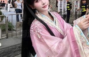 高清透明写真？秋山AkI果然有一手，连款式都透着未解之谜！