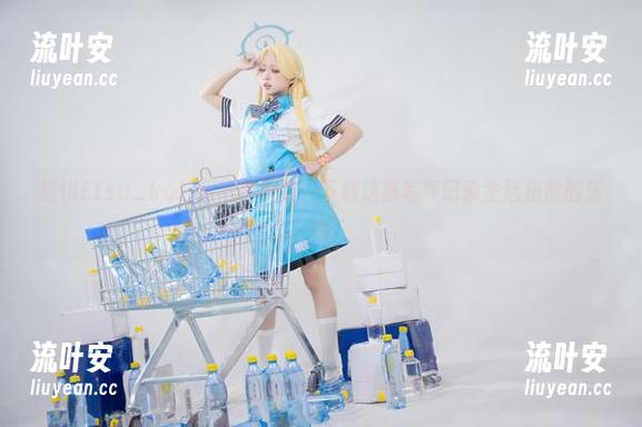 纸悦Etsu_ko 纸悦Etsu_ko轻松玩转网袜,下载这篇写真记录生活扭曲的乐趣