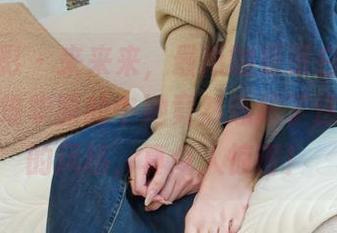 绮梦摄影 – 来来来，最新的蔡蔡白裙图包，在一堆华丽的中她竟然选择了这样清新的风格，真令人惊讶！