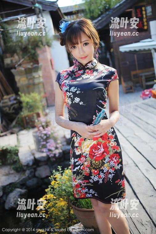 美媛馆 - 校园里的杨晓青儿，最新图集，感觉随时会有人叫住她，哈哈。