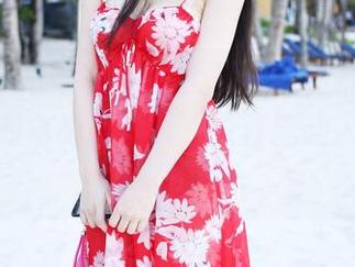 美媛馆 – 王馨瑶桌子上那双白丝袜子，无圣光下的电影感写真，简直能让人停留太久。