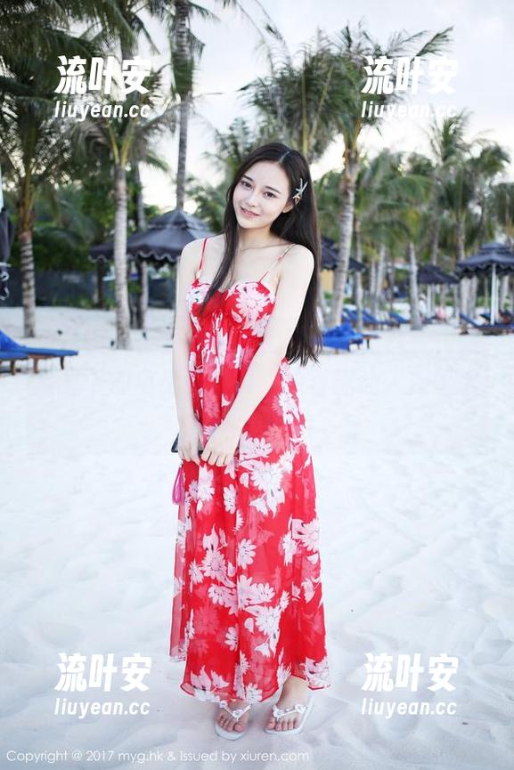 美媛馆 - 王馨瑶桌子上那双白丝袜子，无圣光下的电影感写真，简直能让人停留太久。