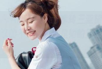 菠萝社 – AngelaLee李玲三亚旅拍图集——分享的不是景色，是她的无敌自拍技巧