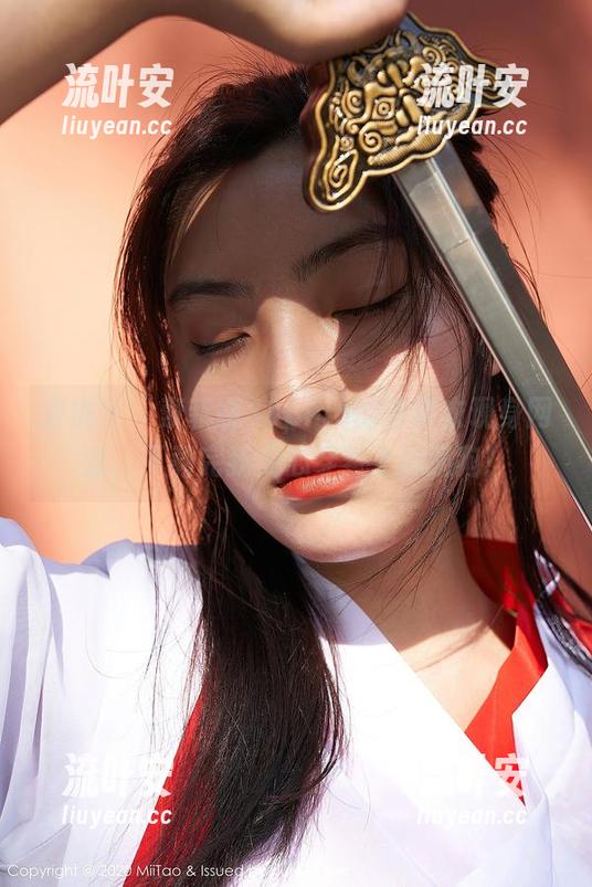 蜜桃社-索菲娅Sophia 蜜桃社 - 索菲娅Sophia的连体衣现身网盘,下载完我安心穿着上街遛狗!
