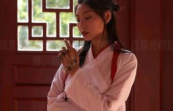蜜桃社 – 陆萱萱Cecilia的肉丝HD版本：当你觉得肚子饿的时候，看这显得更加“开胃”