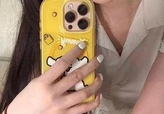 微密圈 – 轩子巨二兔的美脚写真，目光移不开，像是被牵引着。