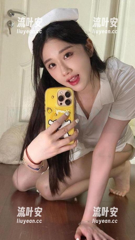 轩子巨二兔 微密圈 - 轩子巨二兔的美脚写真,目光移不开,像是被牵引着。
