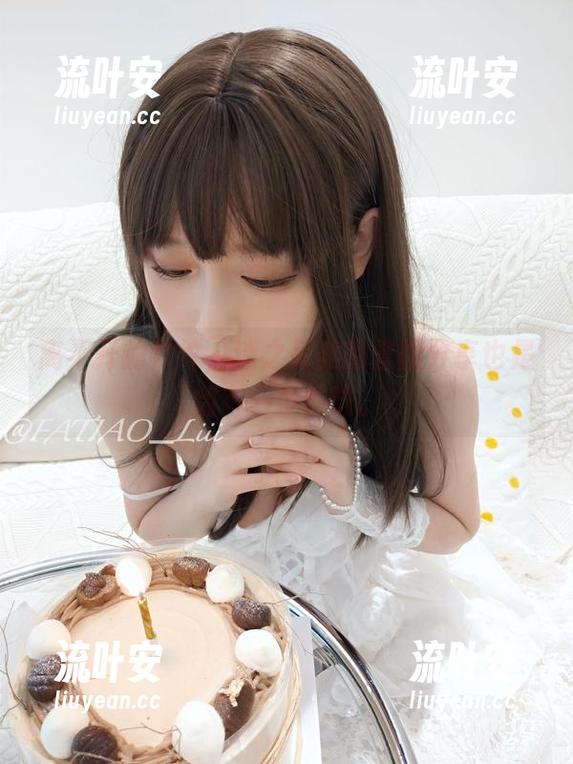 离不开的豹纹，迷之呆梨的套图分享也是别有一番韵味。