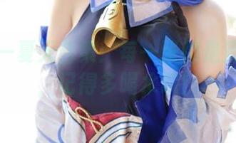 里见年一夏天合集：每一张都是清爽提醒，记得多喝水哦！