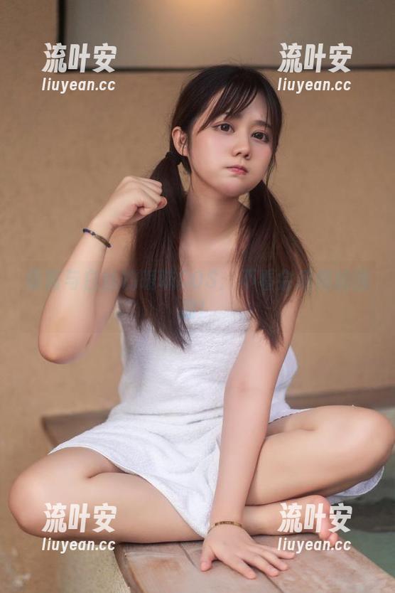 镜酱与白丝的暧昧COS：不看会后悔的图册！