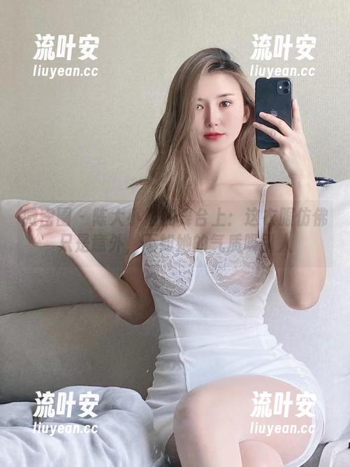 微密圈 - 陈大小姐在舞台上：这衣服仿佛只是意外，不如她的气质吸引人