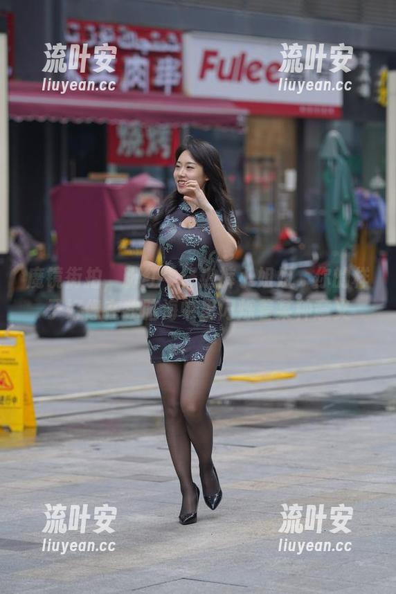魔镜街拍，粉红牛仔热裤小姐姐，你的样子好像在我脑海中里闪烁着某种意义